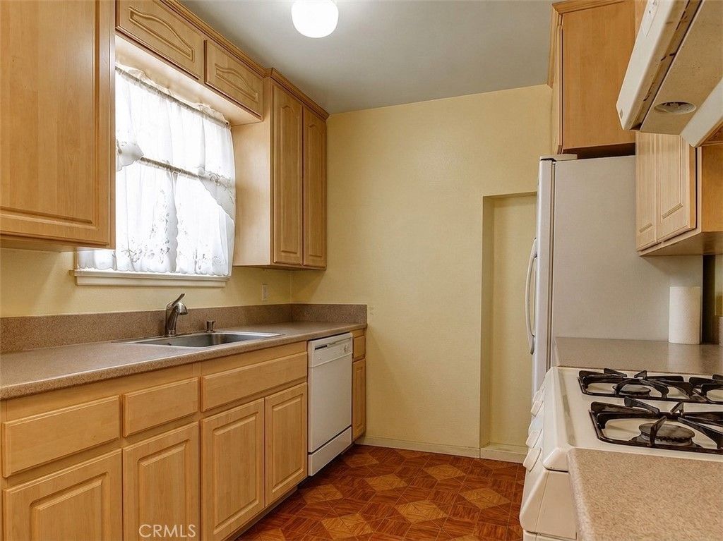 Image 6 of property listing at 1556 W Virginia, San Bernardino, CA 92411