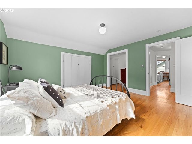 7204 N WASHBURNE Ave N, Portland, OR 97217