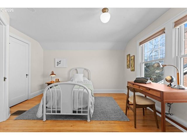 7204 N WASHBURNE Ave N, Portland, OR 97217