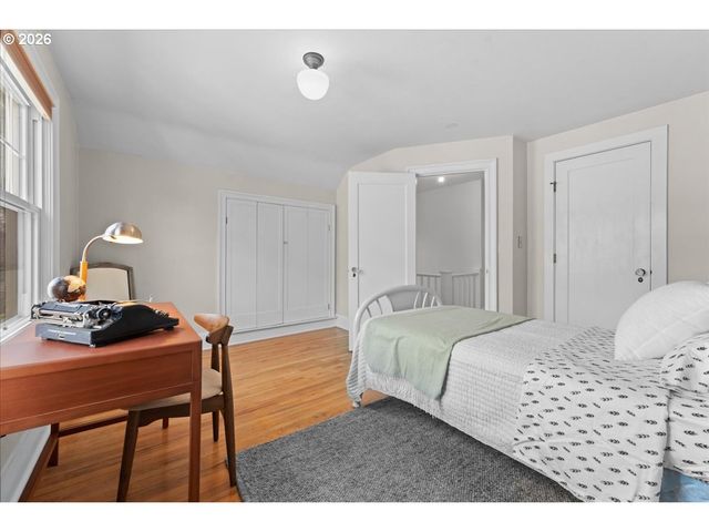 7204 N WASHBURNE Ave N, Portland, OR 97217