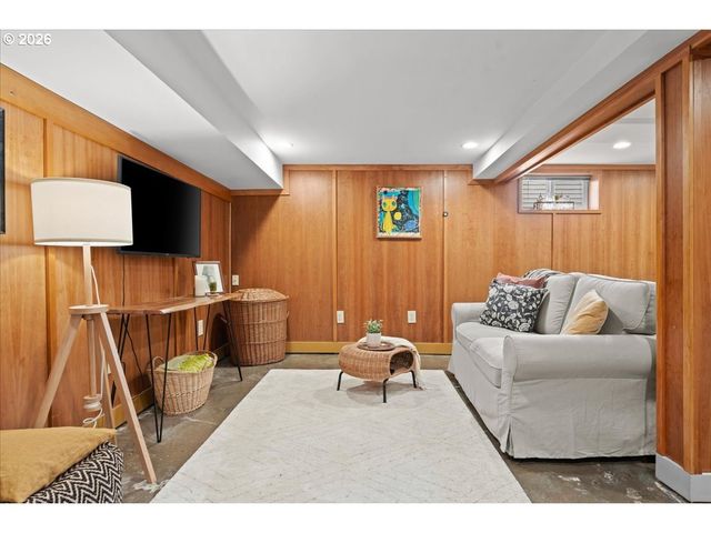 7204 N WASHBURNE Ave N, Portland, OR 97217