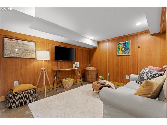 7204 N WASHBURNE Ave N, Portland, OR 97217