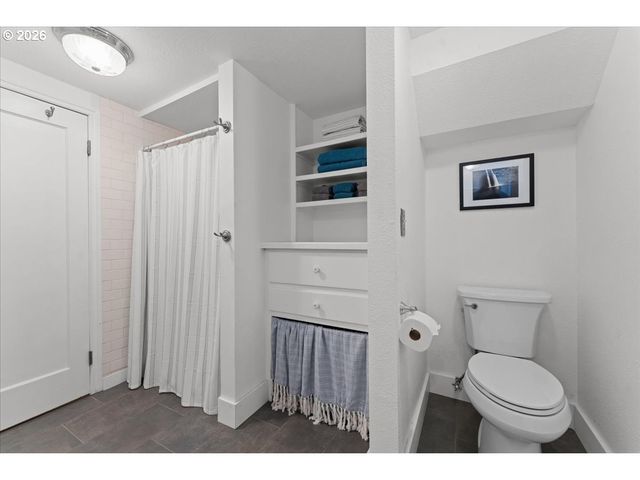 7204 N WASHBURNE Ave N, Portland, OR 97217