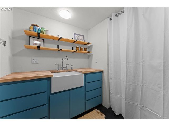 7204 N WASHBURNE Ave N, Portland, OR 97217