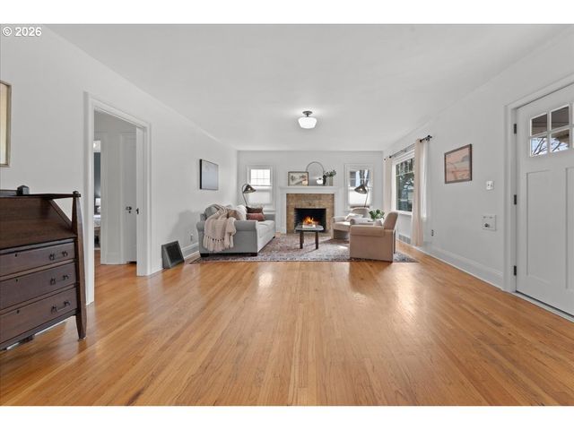 7204 N WASHBURNE Ave N, Portland, OR 97217