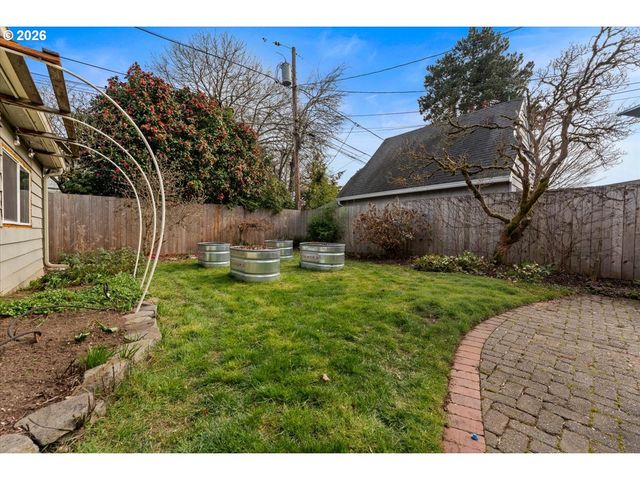 7204 N WASHBURNE Ave N, Portland, OR 97217