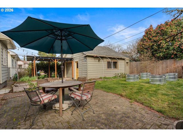 7204 N WASHBURNE Ave N, Portland, OR 97217