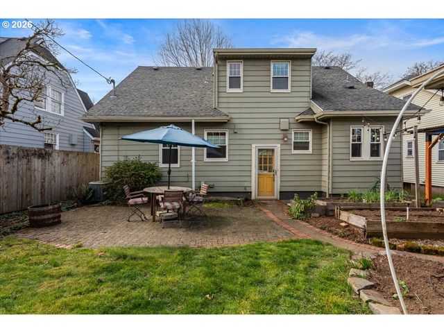 7204 N WASHBURNE Ave N, Portland, OR 97217