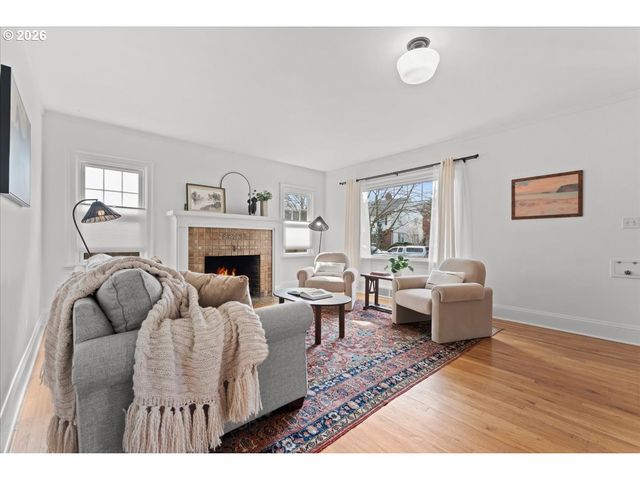 7204 N WASHBURNE Ave N, Portland, OR 97217