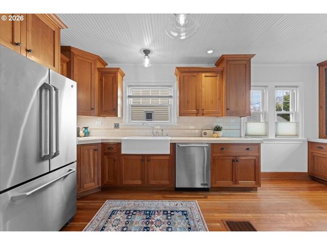 7204 N WASHBURNE Ave N, Portland, OR 97217