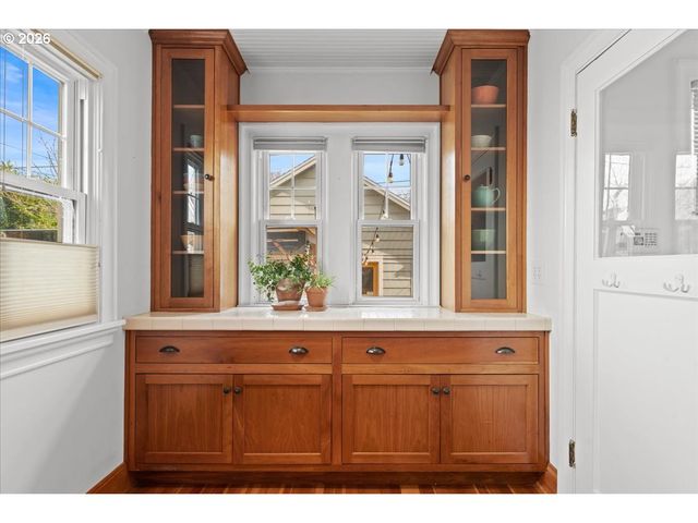 7204 N WASHBURNE Ave N, Portland, OR 97217