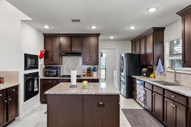 2910 Apache Street, League City, TX 77573