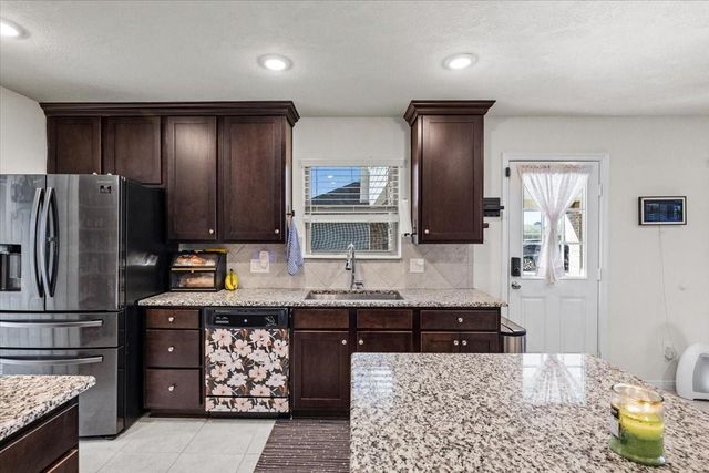 2910 Apache Street, League City, TX 77573