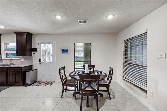 2910 Apache Street, League City, TX 77573