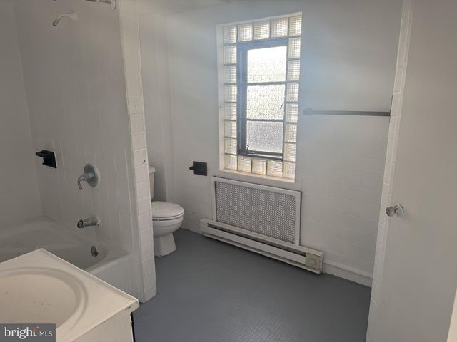 25 E OAK ST, Shenandoah, PA 17976