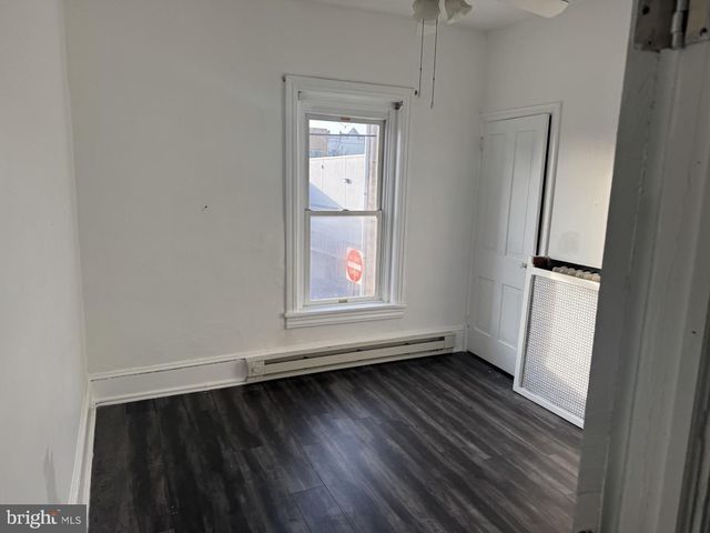 25 E OAK ST, Shenandoah, PA 17976