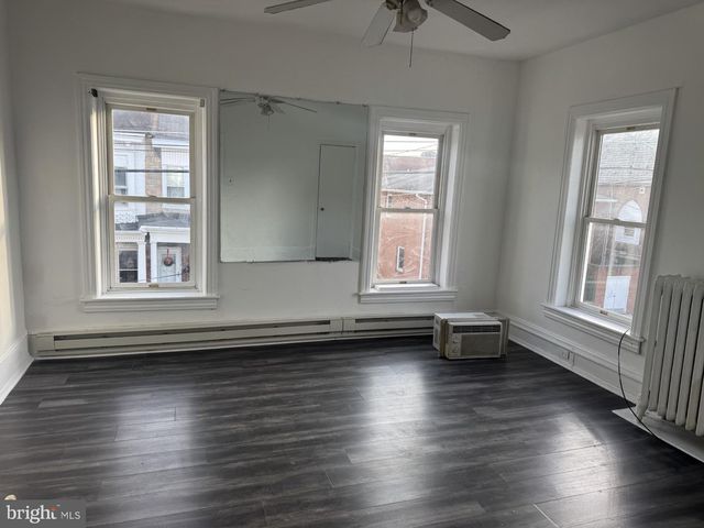 25 E OAK ST, Shenandoah, PA 17976