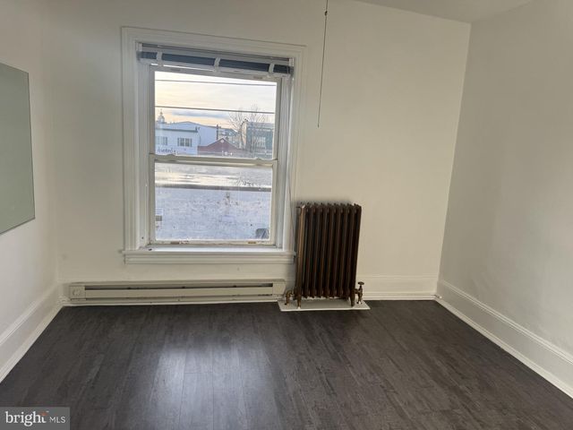 25 E OAK ST, Shenandoah, PA 17976