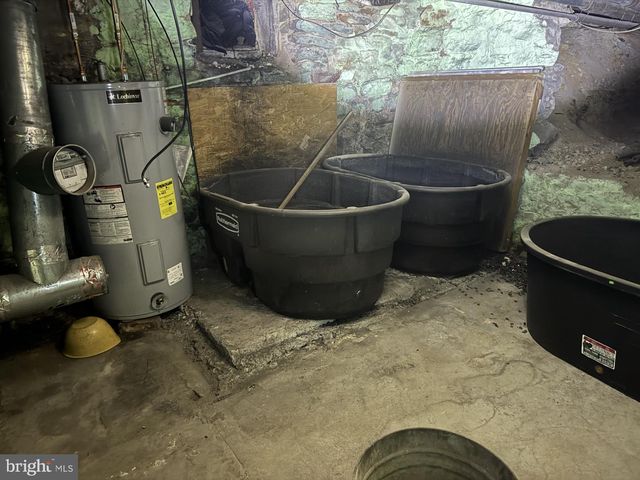 25 E OAK ST, Shenandoah, PA 17976