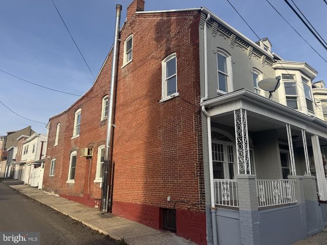 25 E OAK ST, Shenandoah, PA 17976