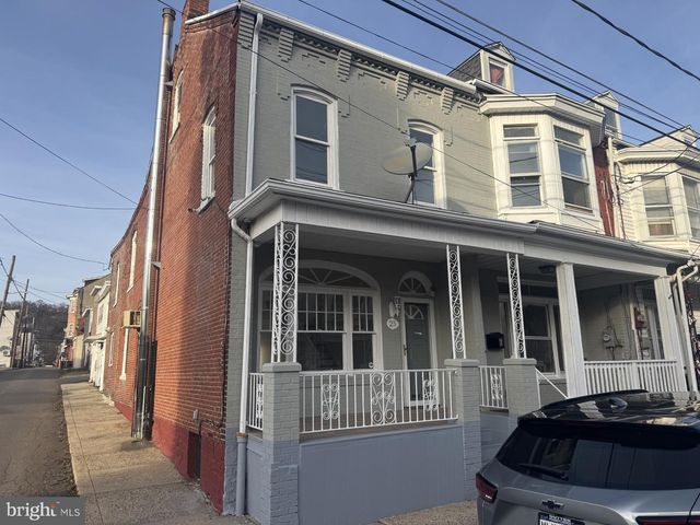 25 E OAK ST, Shenandoah, PA 17976