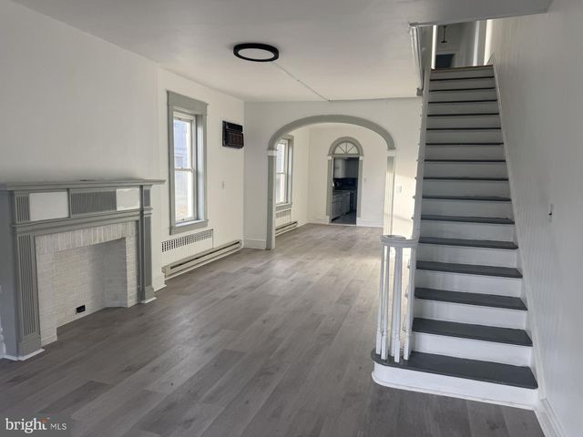 25 E OAK ST, Shenandoah, PA 17976