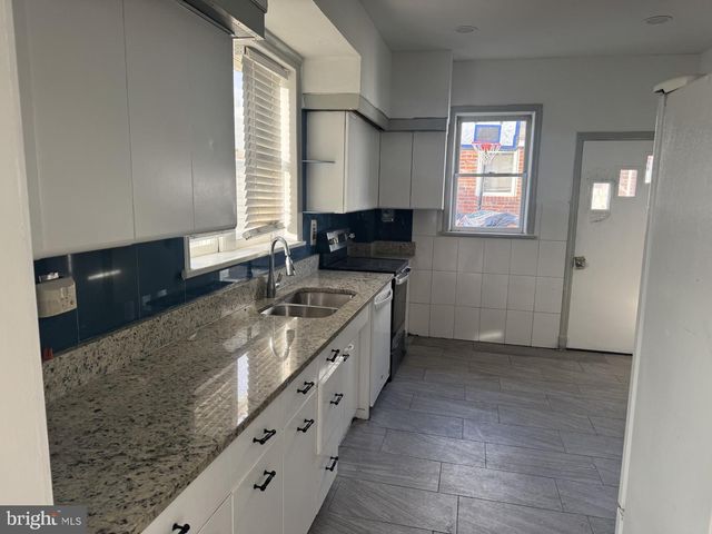 25 E OAK ST, Shenandoah, PA 17976