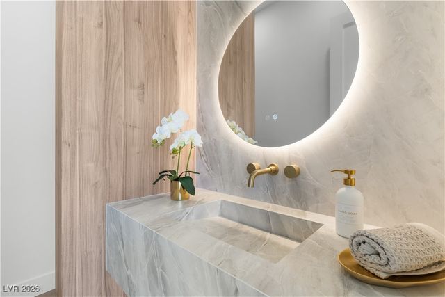 2740 Desert Troon Street, Las Vegas, NV 89135