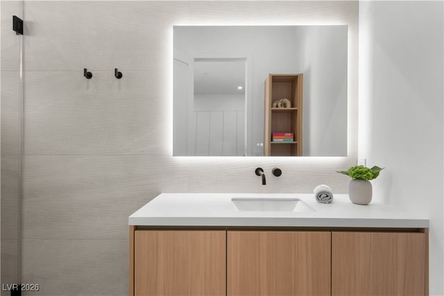 2740 Desert Troon Street, Las Vegas, NV 89135