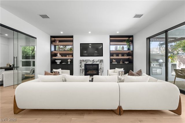 2740 Desert Troon Street, Las Vegas, NV 89135