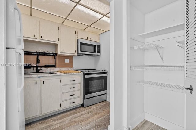 250 174th St 410, Sunny Isles Beach, FL 33160