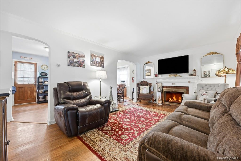 630 9th Street, Garden City South, NY 11552 — photo 3