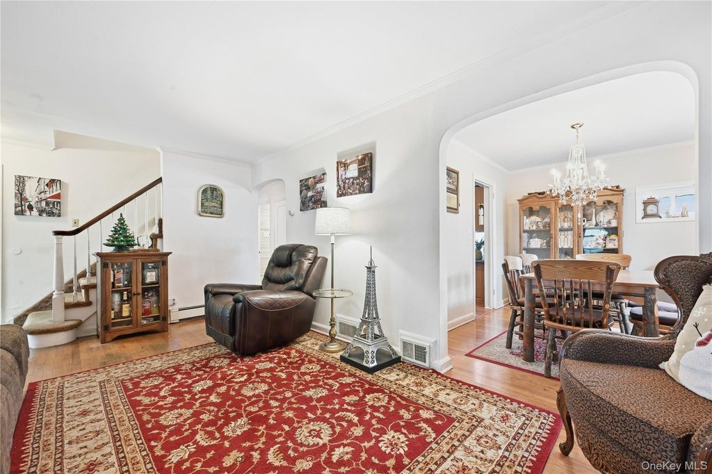 630 9th Street, Garden City South, NY 11552 — photo 4