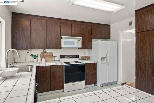3330 Kemper Rd, Fremont, CA 94536