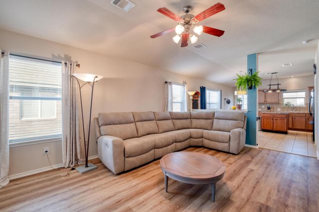303 Baldwin ST, Hutto, TX 78634