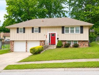 15802 E 44th Terrace S, Independence, MO 64055