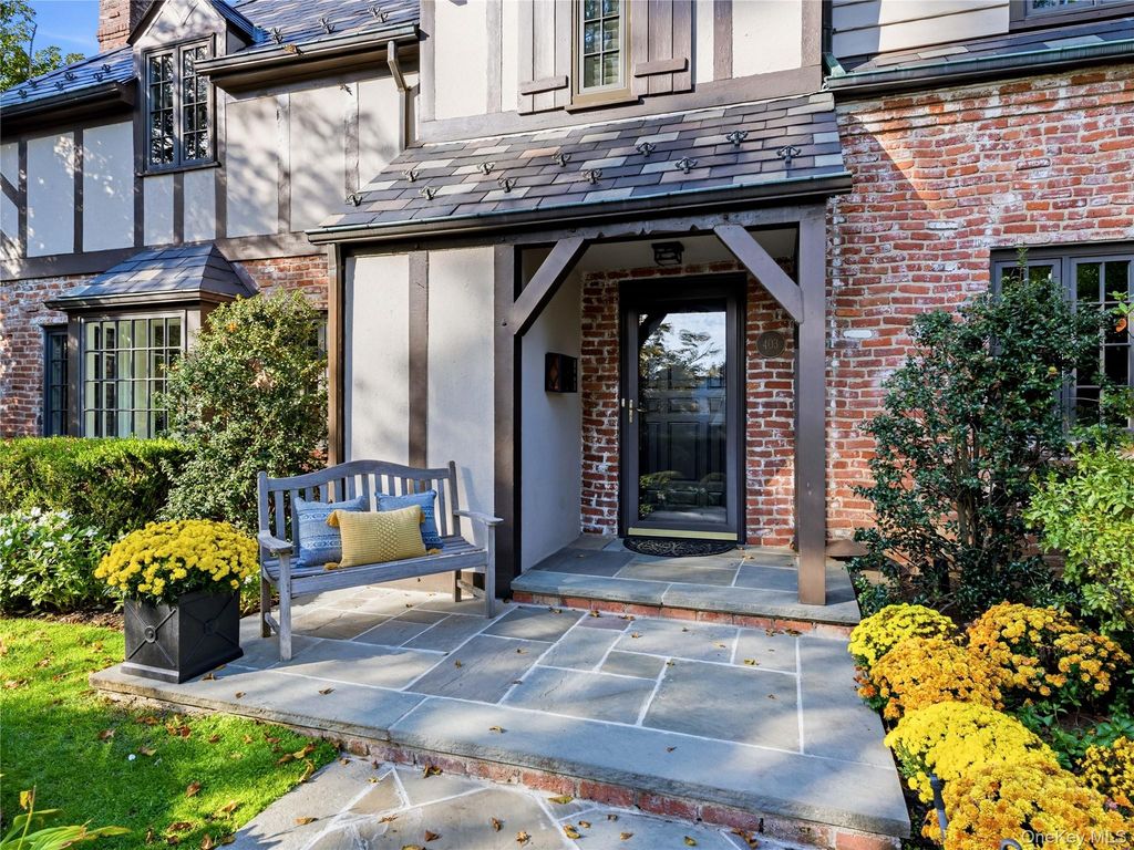 403 Ryder Road, Manhasset, NY 11030 — photo 2
