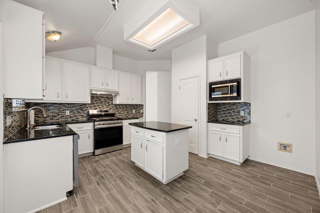 3936 Kristencreek LN, Round Rock, TX 78681