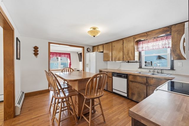 37 Saint Paul St, Lowell, MA 01851