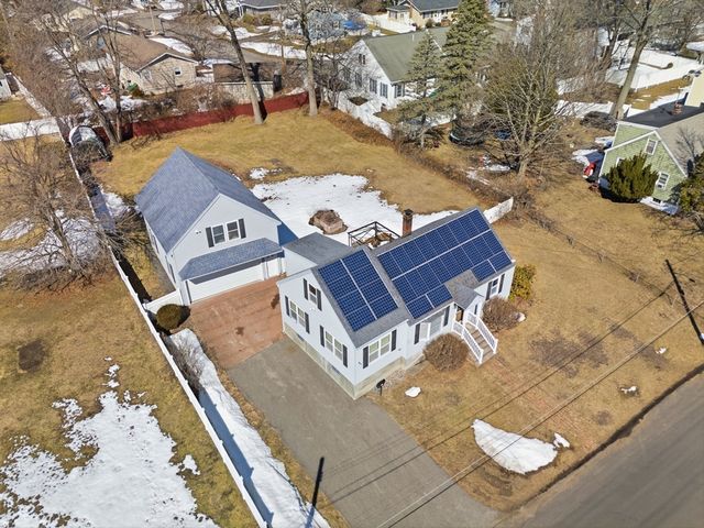 37 Saint Paul St, Lowell, MA 01851