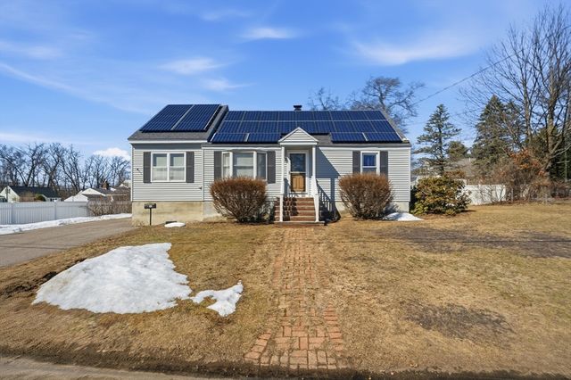 37 Saint Paul St, Lowell, MA 01851