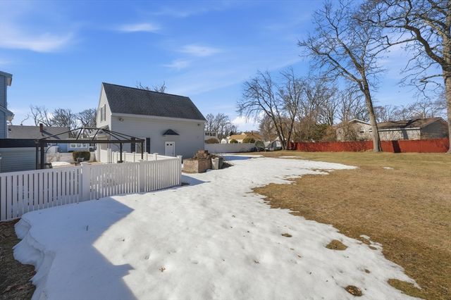 37 Saint Paul St, Lowell, MA 01851