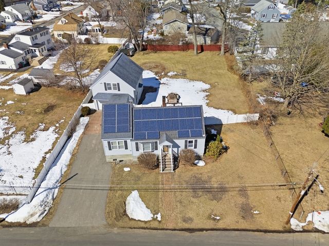 37 Saint Paul St, Lowell, MA 01851