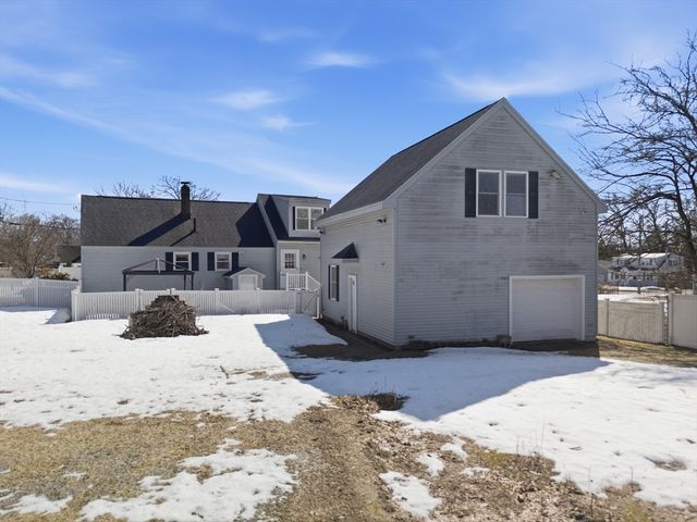 37 Saint Paul St, Lowell, MA 01851