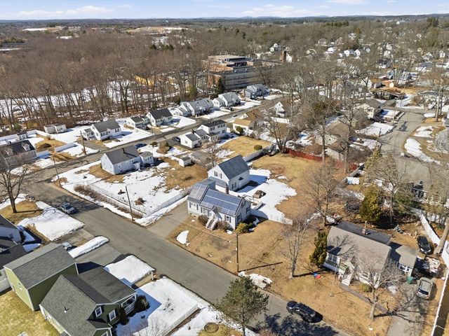 37 Saint Paul St, Lowell, MA 01851