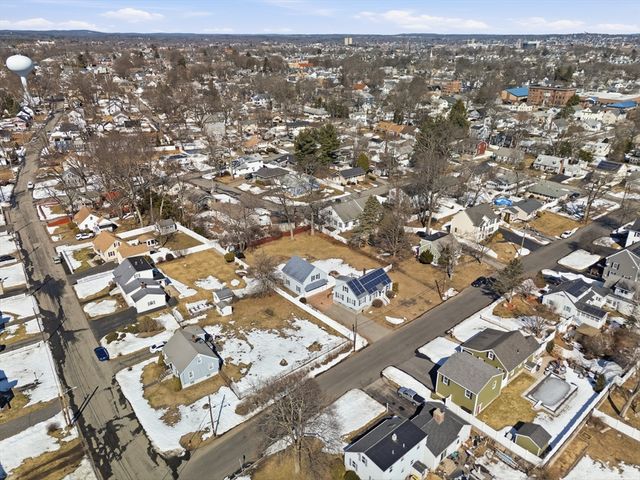 37 Saint Paul St, Lowell, MA 01851