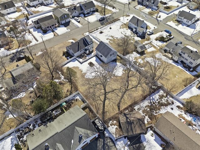 37 Saint Paul St, Lowell, MA 01851