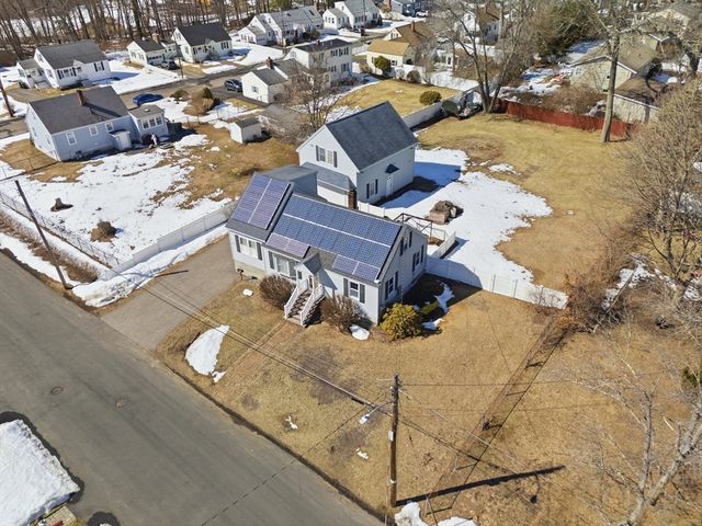 37 Saint Paul St, Lowell, MA 01851