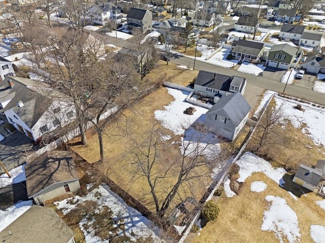 37 Saint Paul St, Lowell, MA 01851