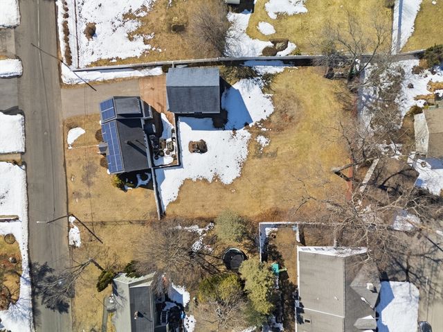 37 Saint Paul St, Lowell, MA 01851